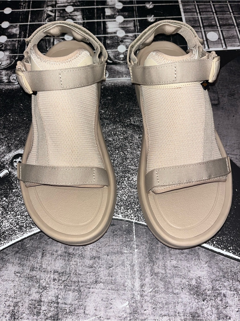 NEW Teva Hurricane XLT Ampsole Volt Sandal - Picture 9 of 14